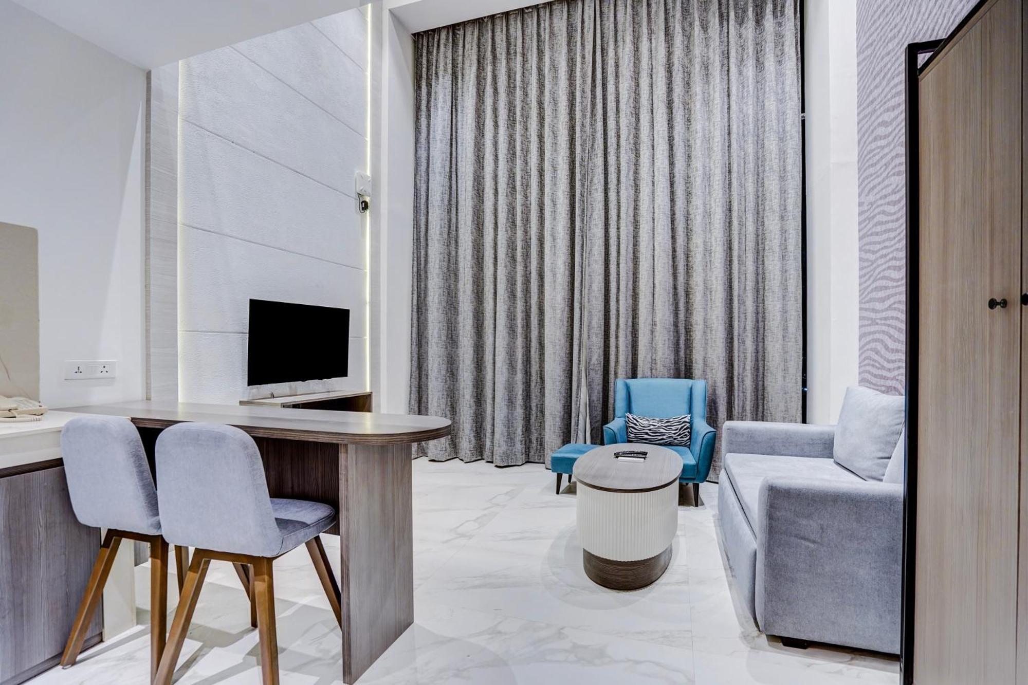 Sunday Hotels And Residences Gurgaon Zewnętrze zdjęcie