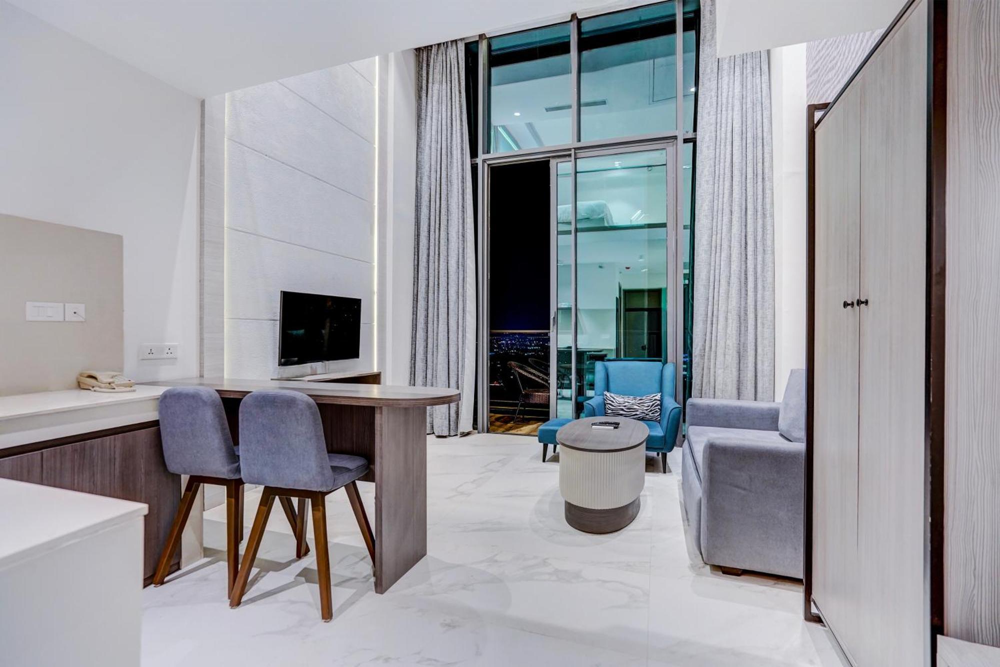 Sunday Hotels And Residences Gurgaon Zewnętrze zdjęcie