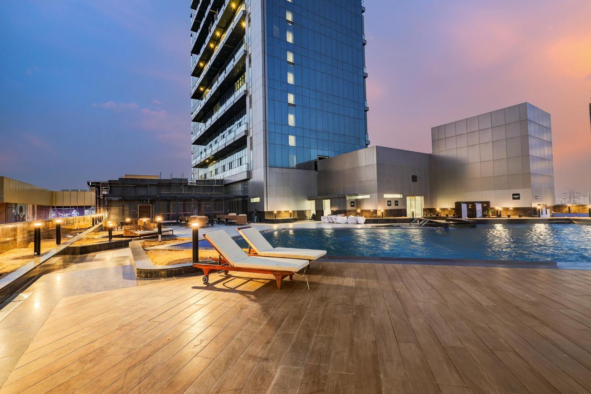 Sunday Hotels And Residences Gurgaon Zewnętrze zdjęcie