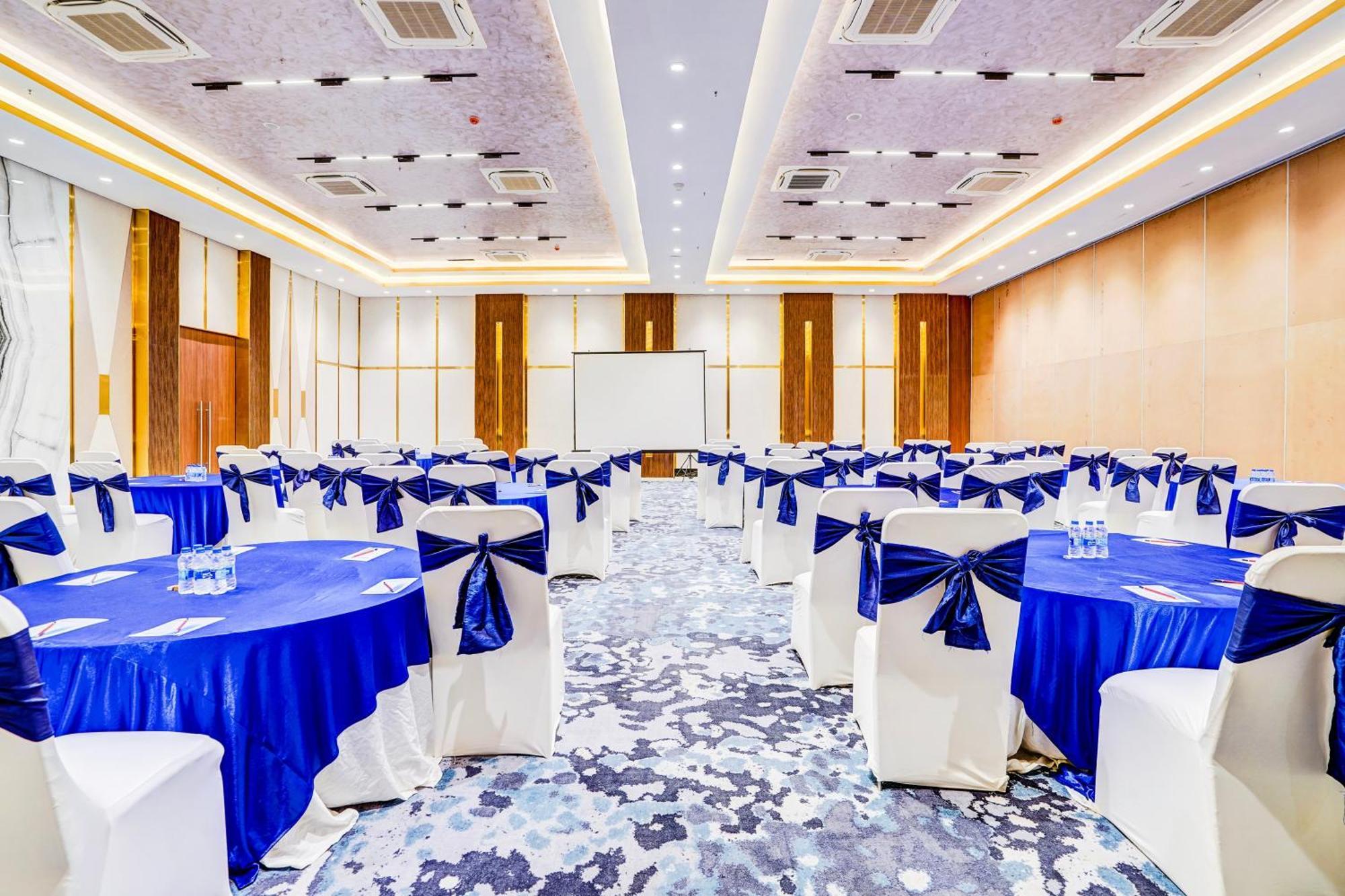 Sunday Hotels And Residences Gurgaon Zewnętrze zdjęcie