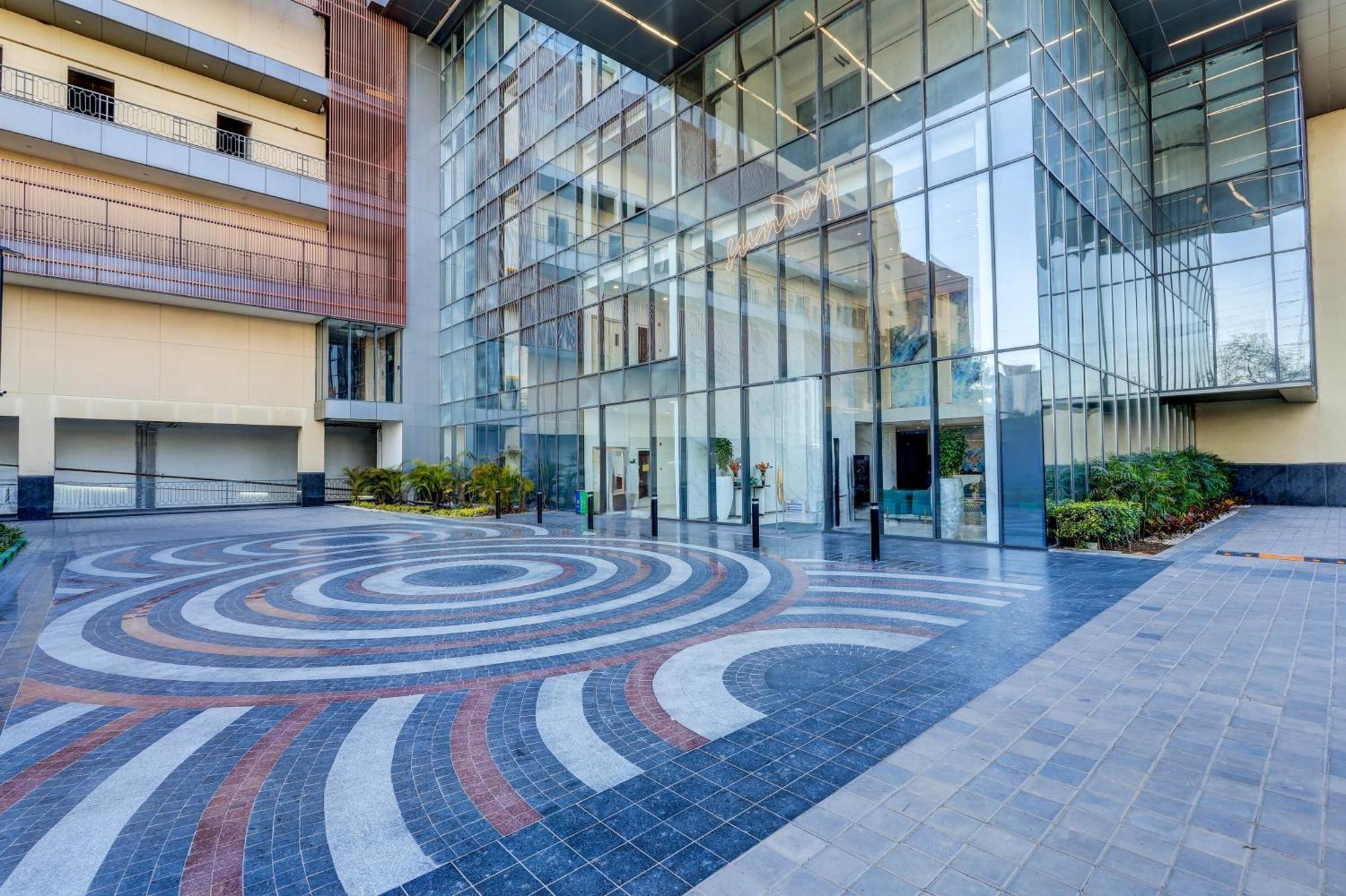 Sunday Hotels And Residences Gurgaon Zewnętrze zdjęcie
