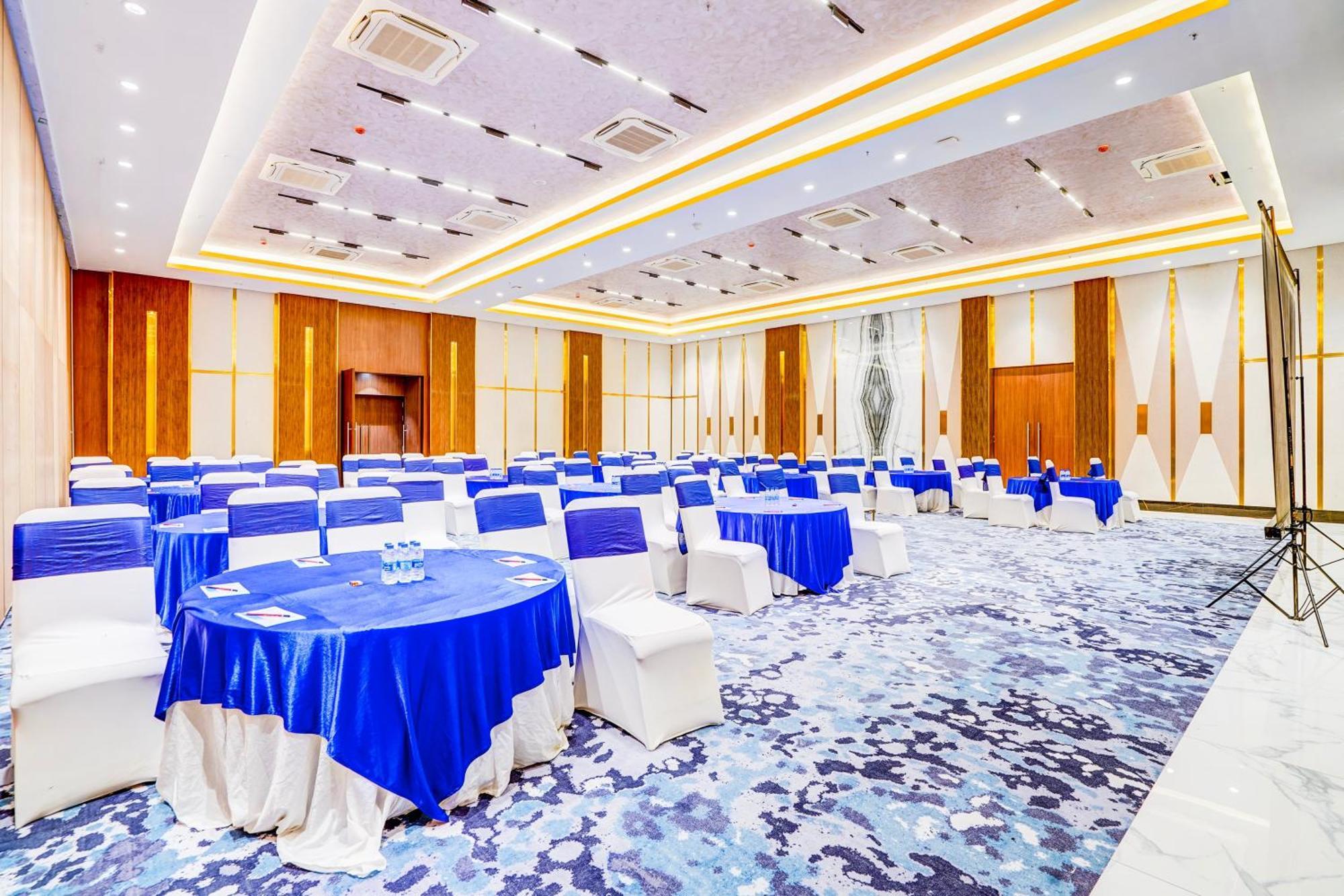 Sunday Hotels And Residences Gurgaon Zewnętrze zdjęcie