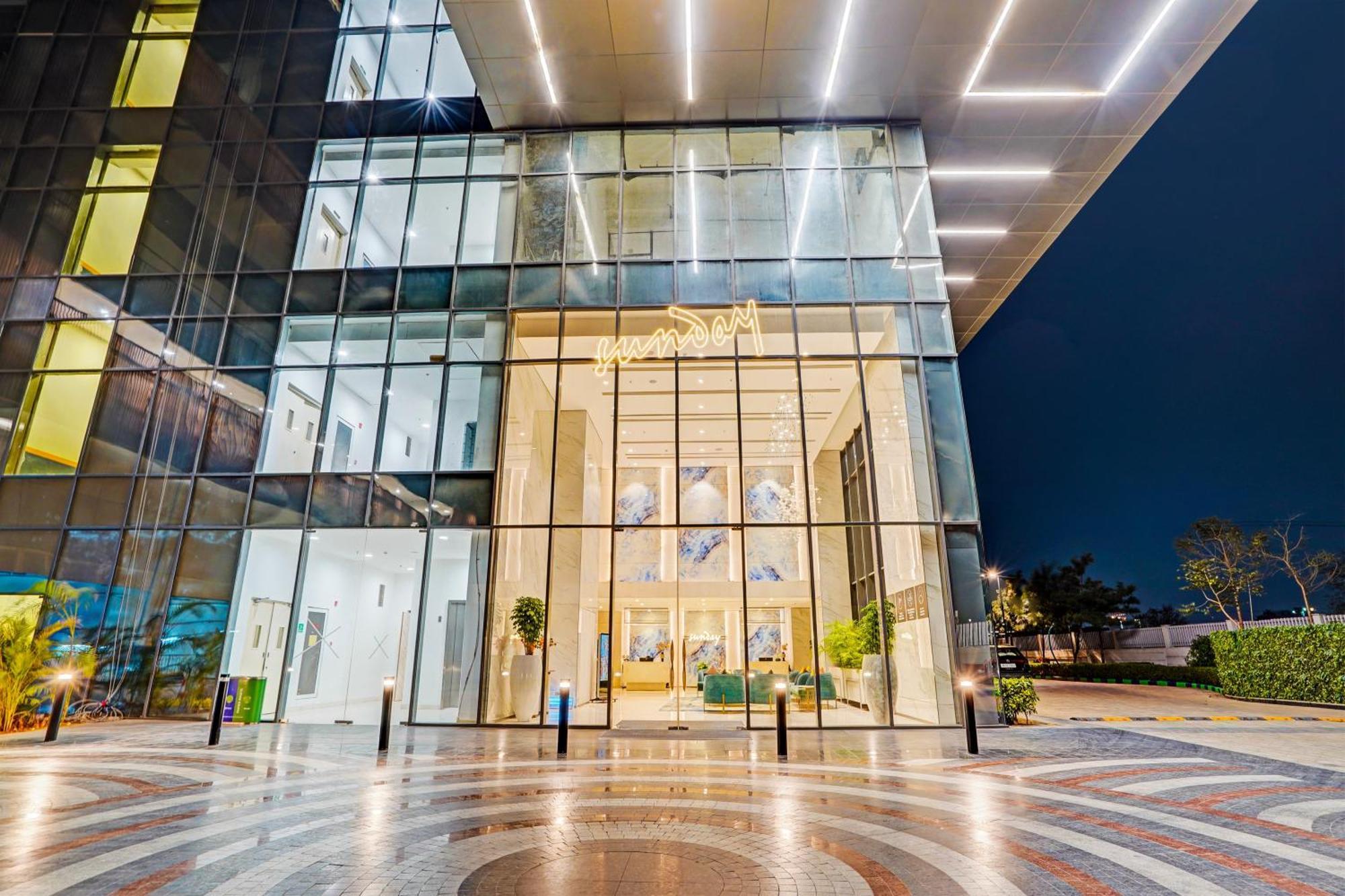 Sunday Hotels And Residences Gurgaon Zewnętrze zdjęcie
