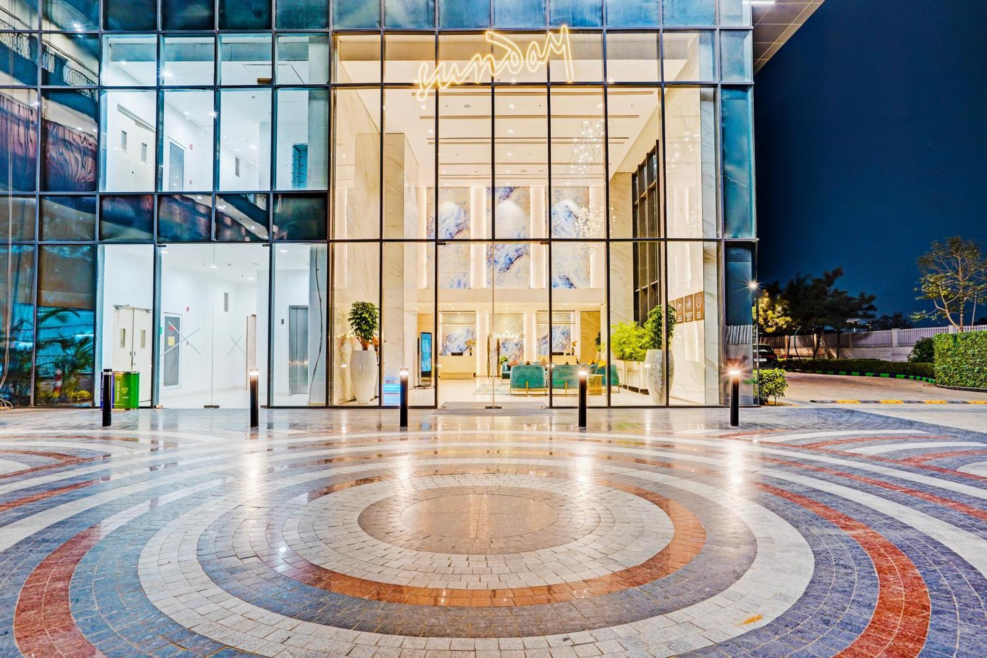 Sunday Hotels And Residences Gurgaon Zewnętrze zdjęcie