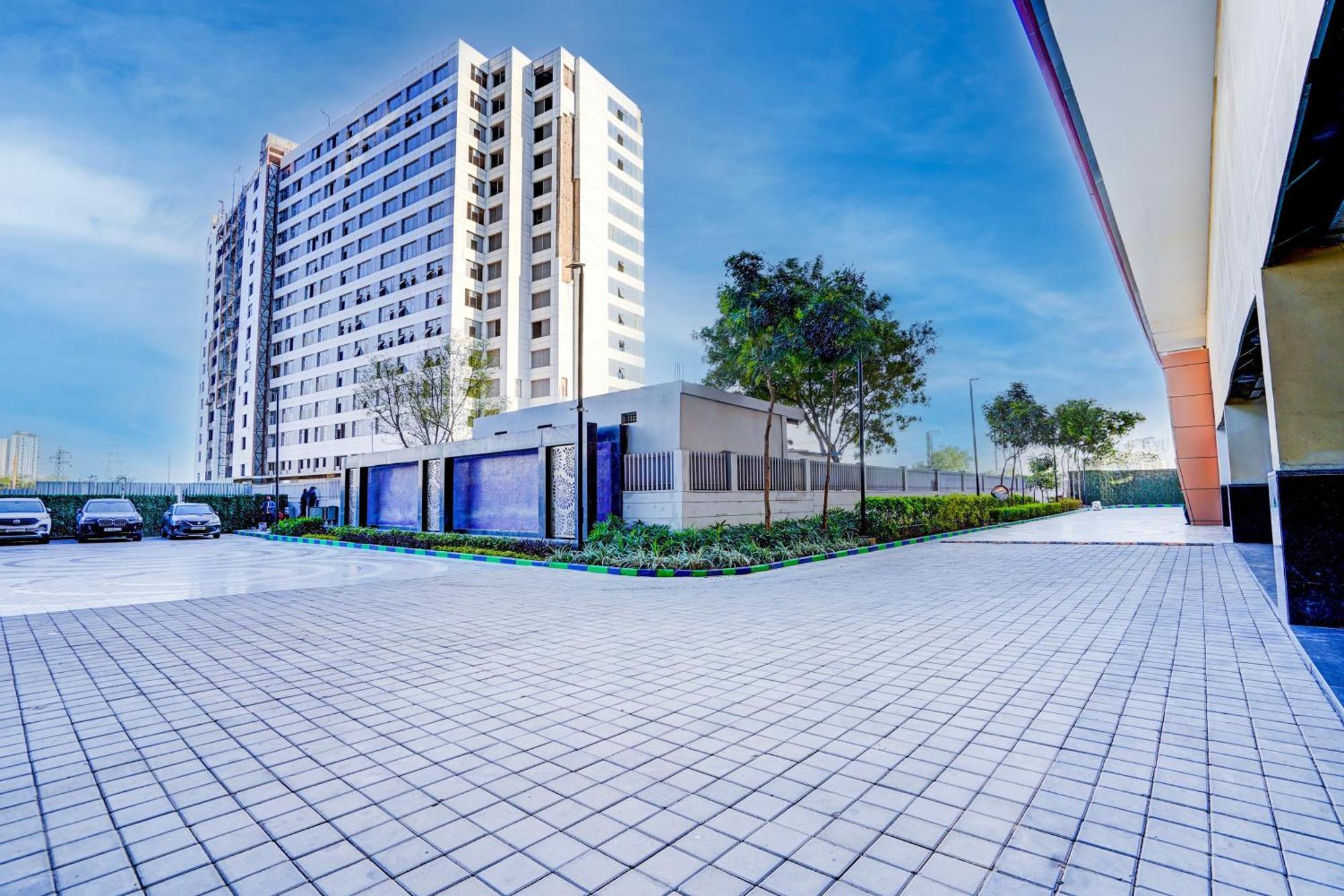 Sunday Hotels And Residences Gurgaon Zewnętrze zdjęcie