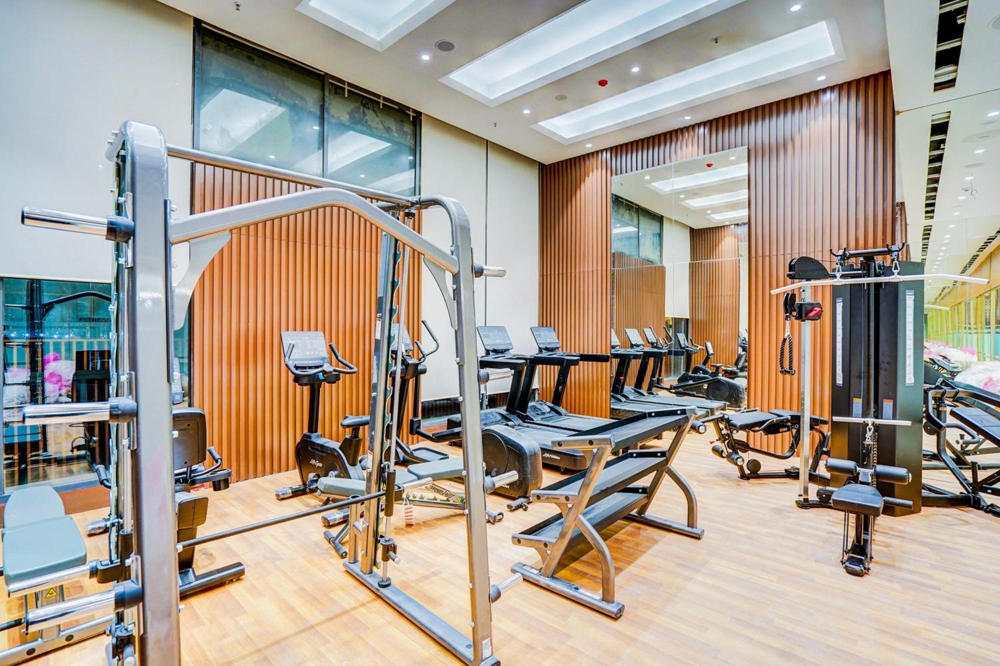 Sunday Hotels And Residences Gurgaon Zewnętrze zdjęcie