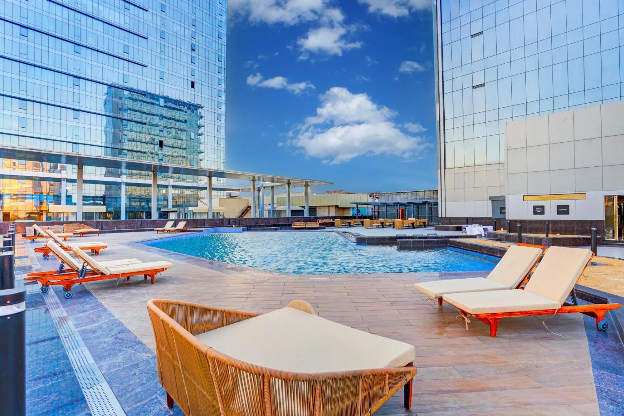 Sunday Hotels And Residences Gurgaon Zewnętrze zdjęcie