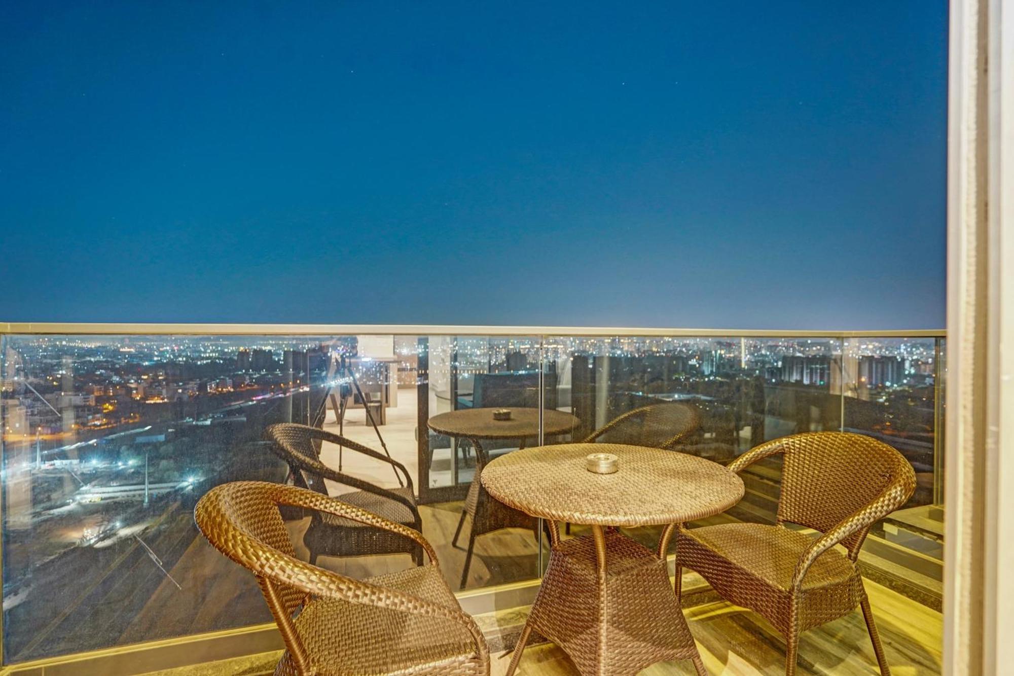 Sunday Hotels And Residences Gurgaon Zewnętrze zdjęcie