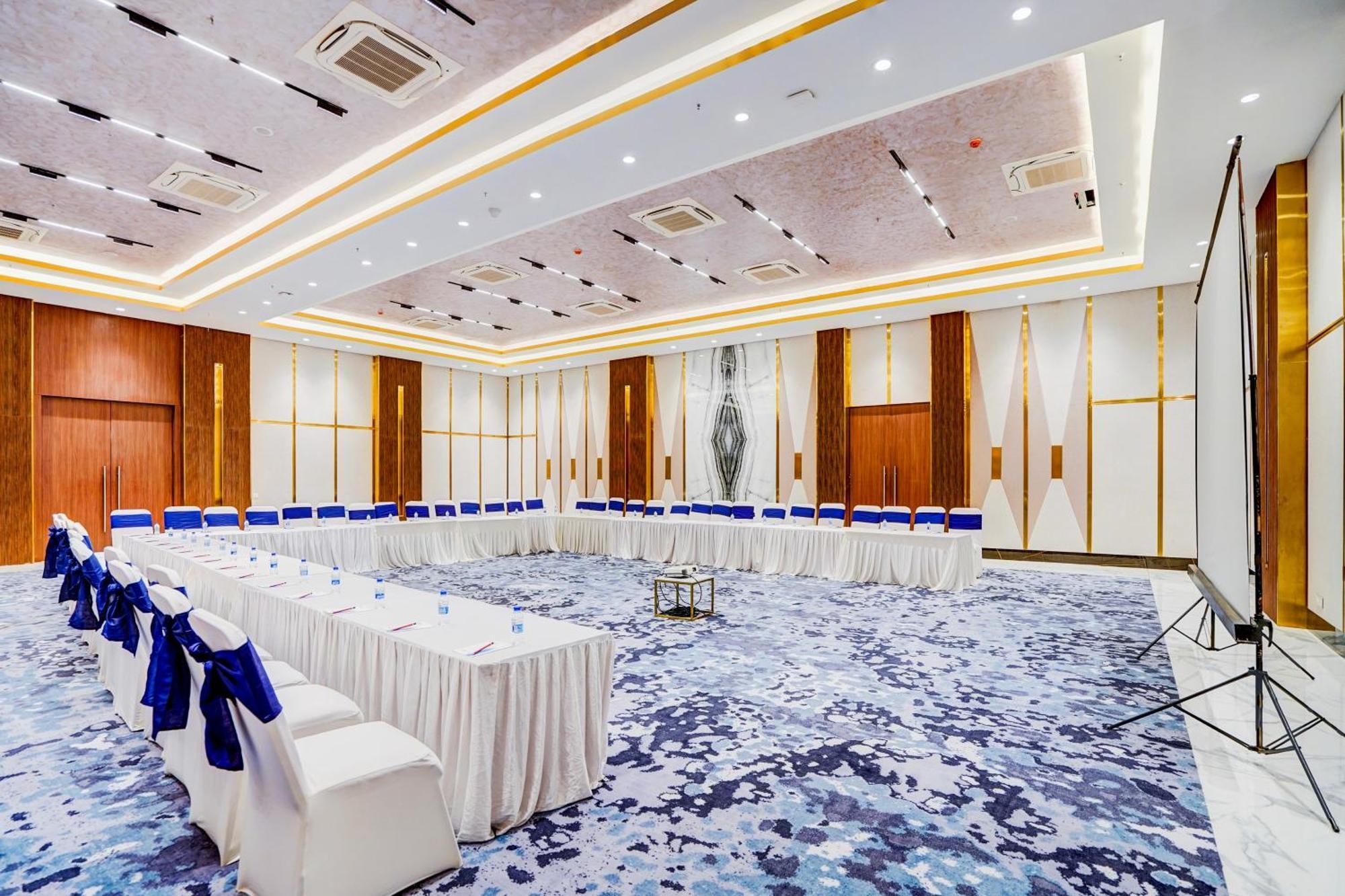 Sunday Hotels And Residences Gurgaon Zewnętrze zdjęcie