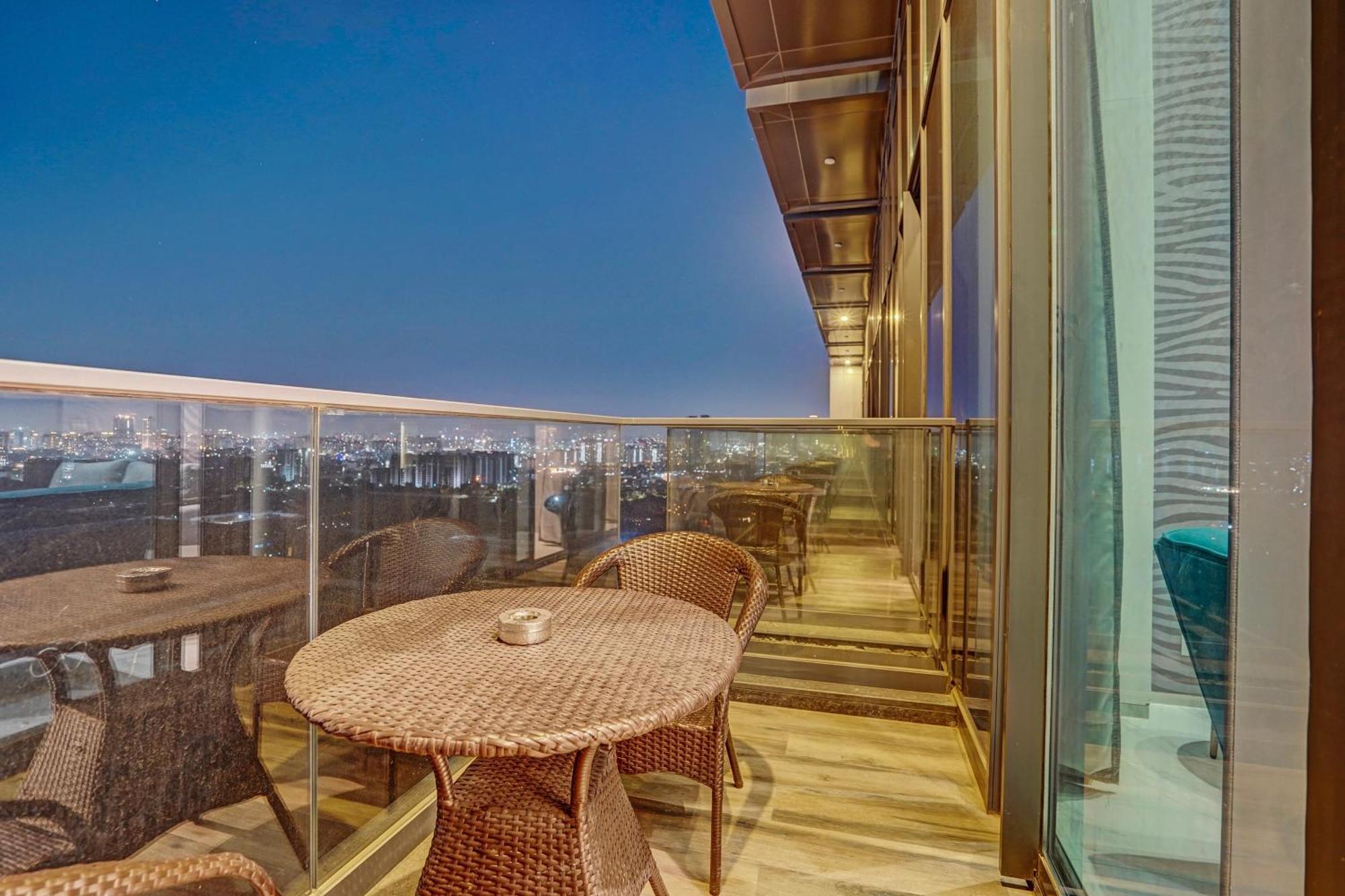 Sunday Hotels And Residences Gurgaon Zewnętrze zdjęcie