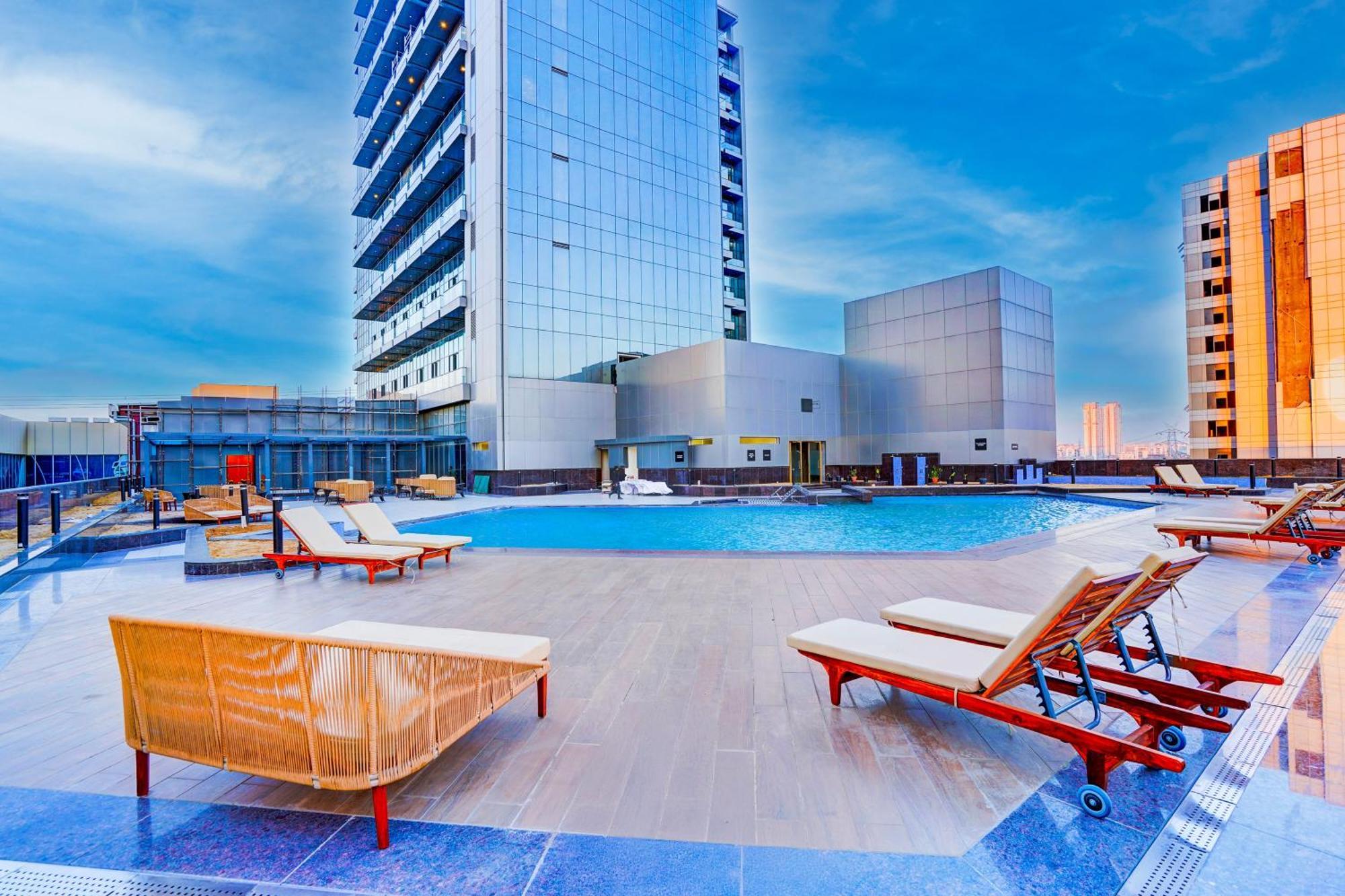 Sunday Hotels And Residences Gurgaon Zewnętrze zdjęcie