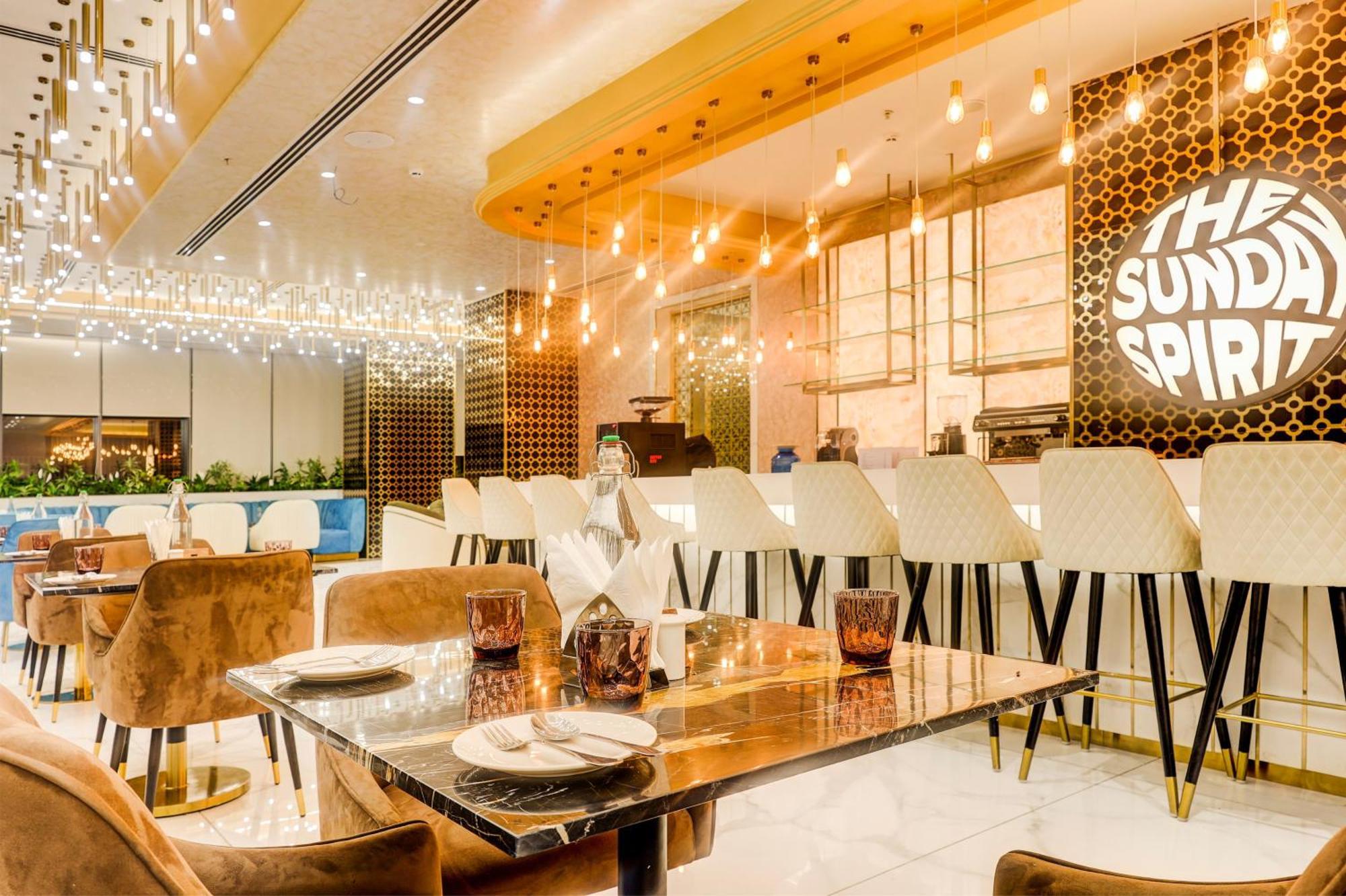 Sunday Hotels And Residences Gurgaon Zewnętrze zdjęcie