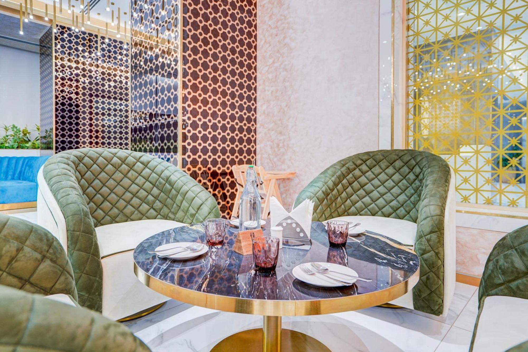 Sunday Hotels And Residences Gurgaon Zewnętrze zdjęcie