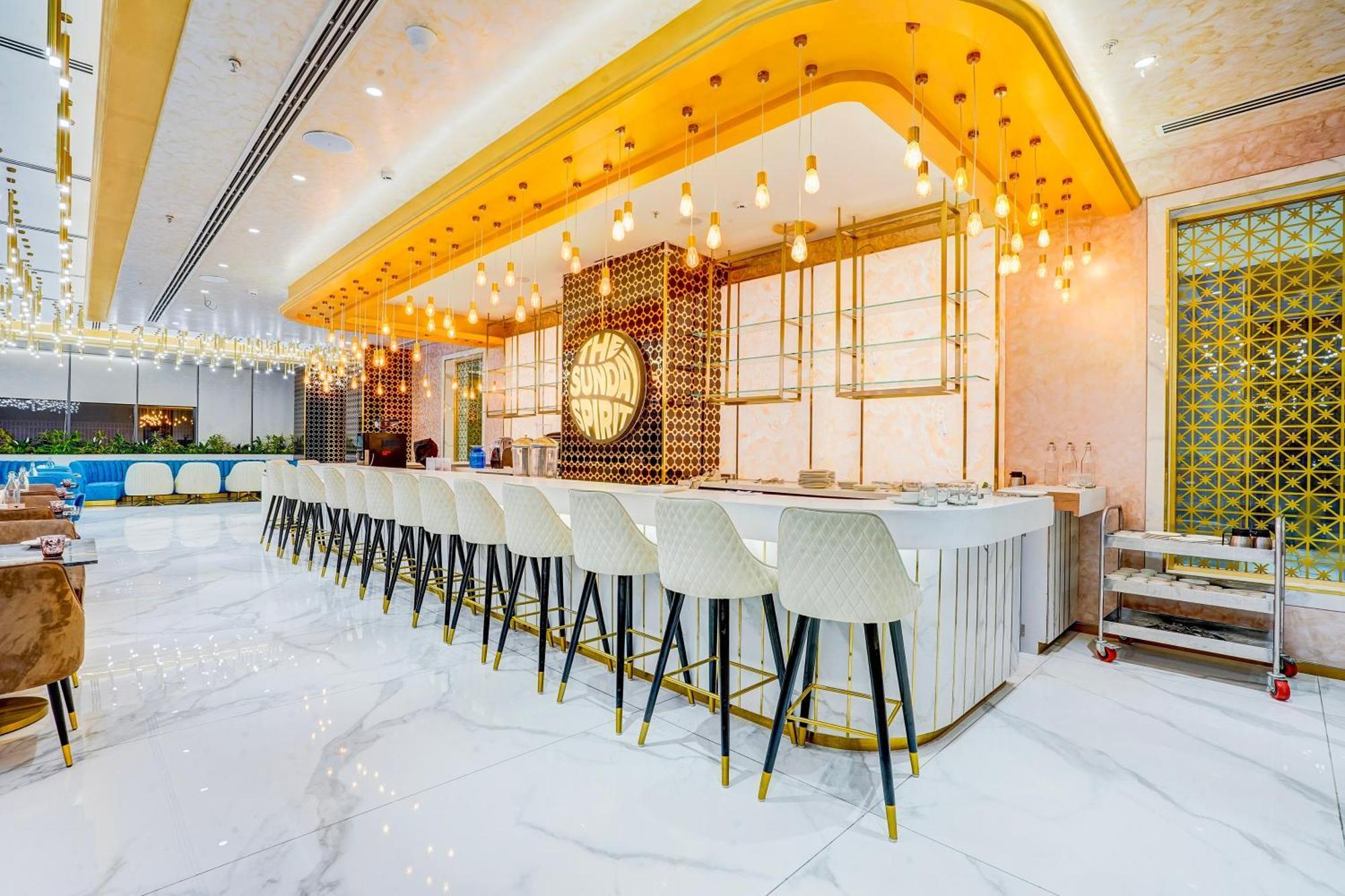 Sunday Hotels And Residences Gurgaon Zewnętrze zdjęcie