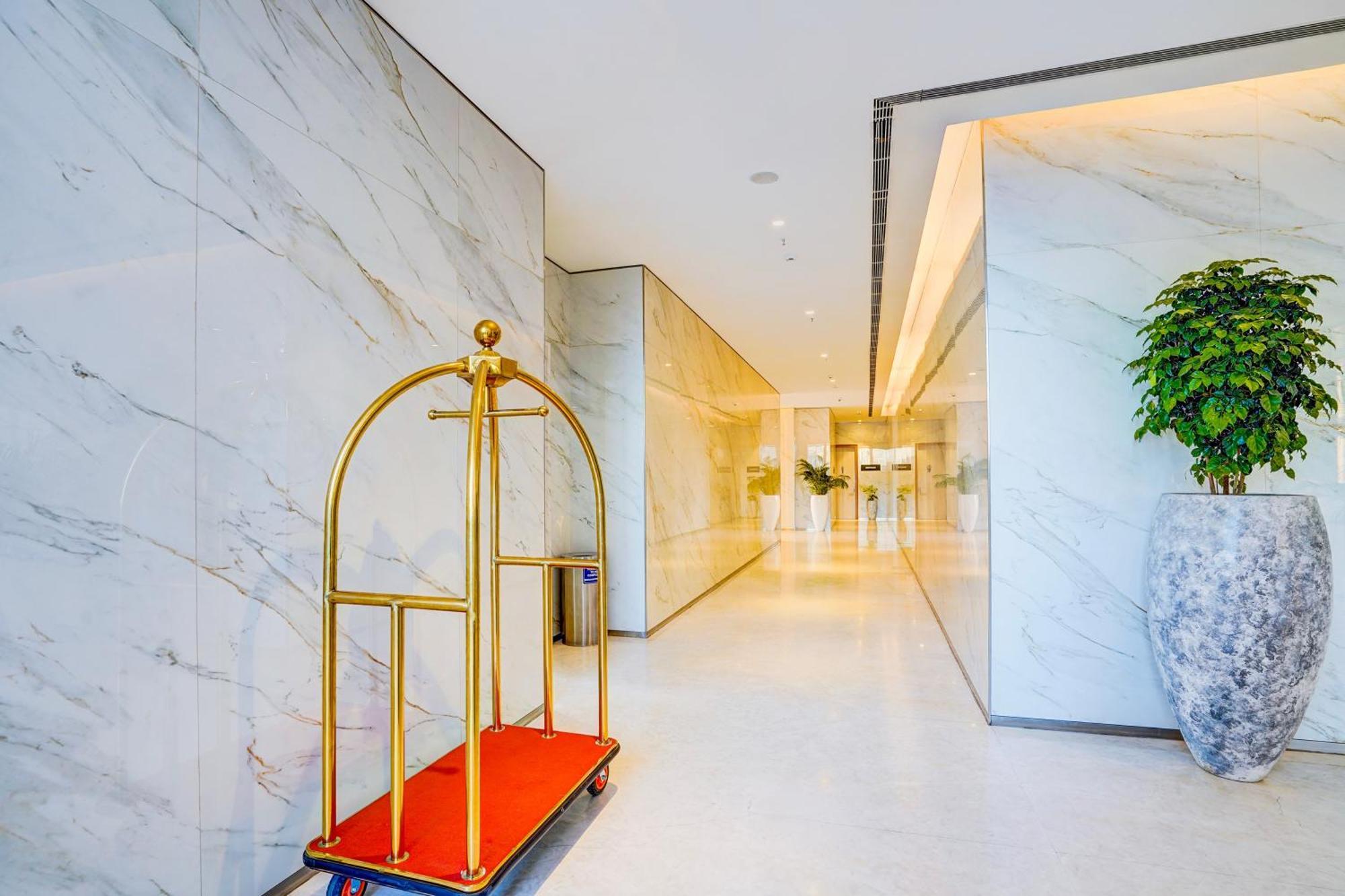Sunday Hotels And Residences Gurgaon Zewnętrze zdjęcie