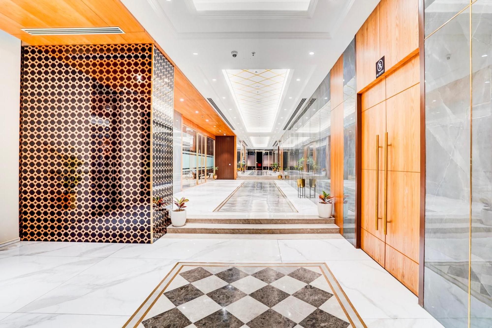 Sunday Hotels And Residences Gurgaon Zewnętrze zdjęcie
